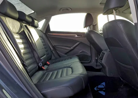 2017 Volkswagen Passat Sel Premium z USA, uszkodzony, nr VIN 1VWCM7A34HC081448